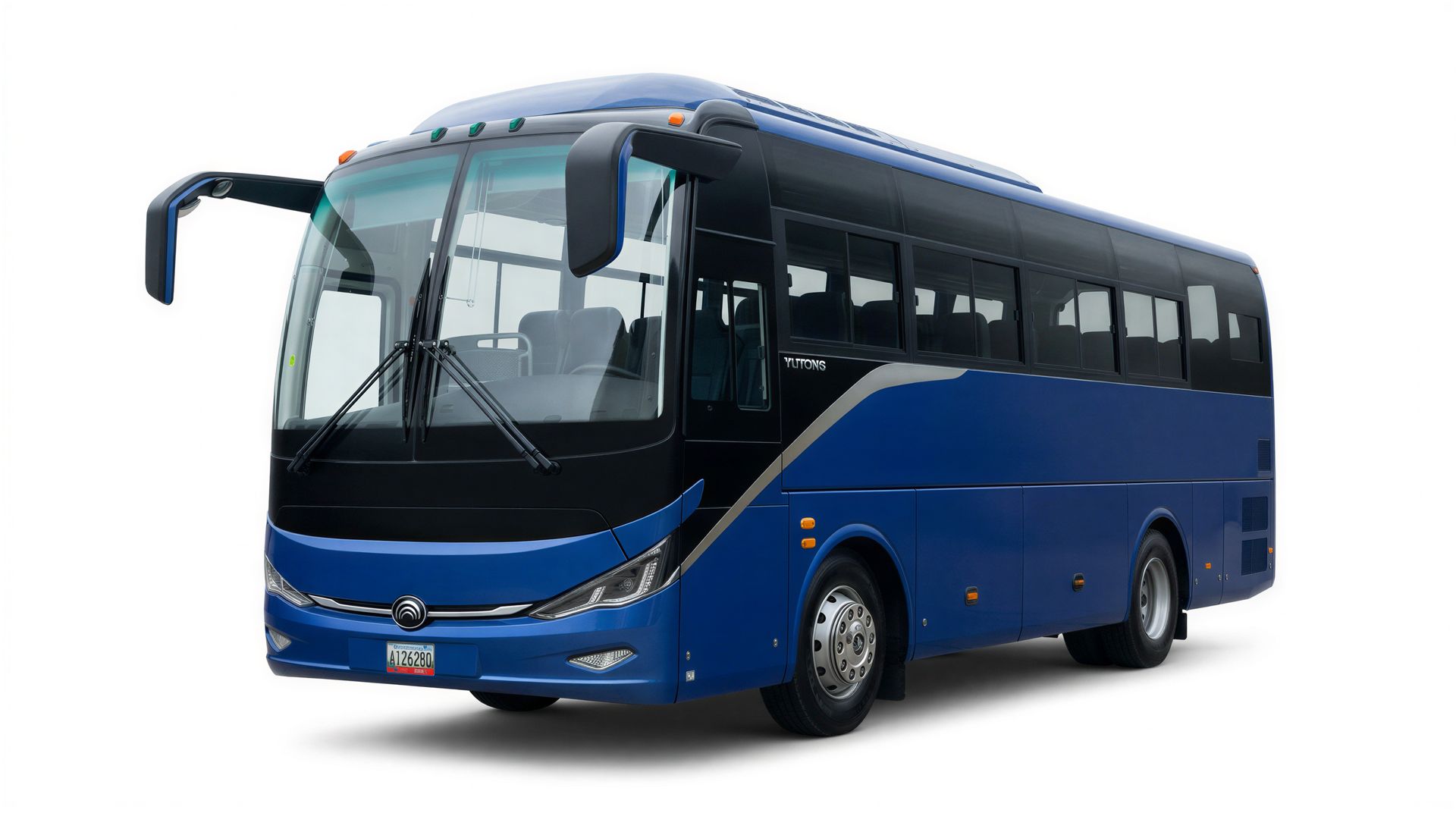 Autobús Yutong circulando en la ciudad con El Ávila de fondo